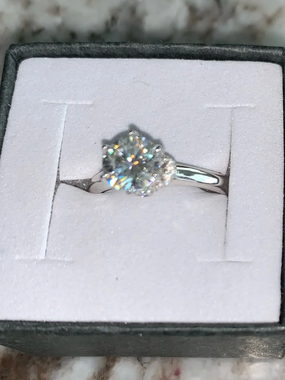 Gorgeous 1 ct moissanite diamond w/ beautiful accents 925 silver size 6 NEW $299